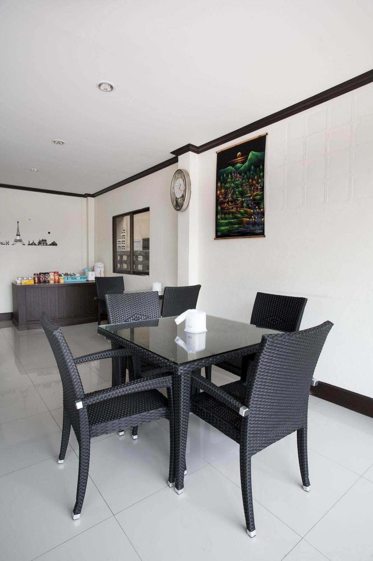 Paripas Express Patong Hotel Екстериор снимка