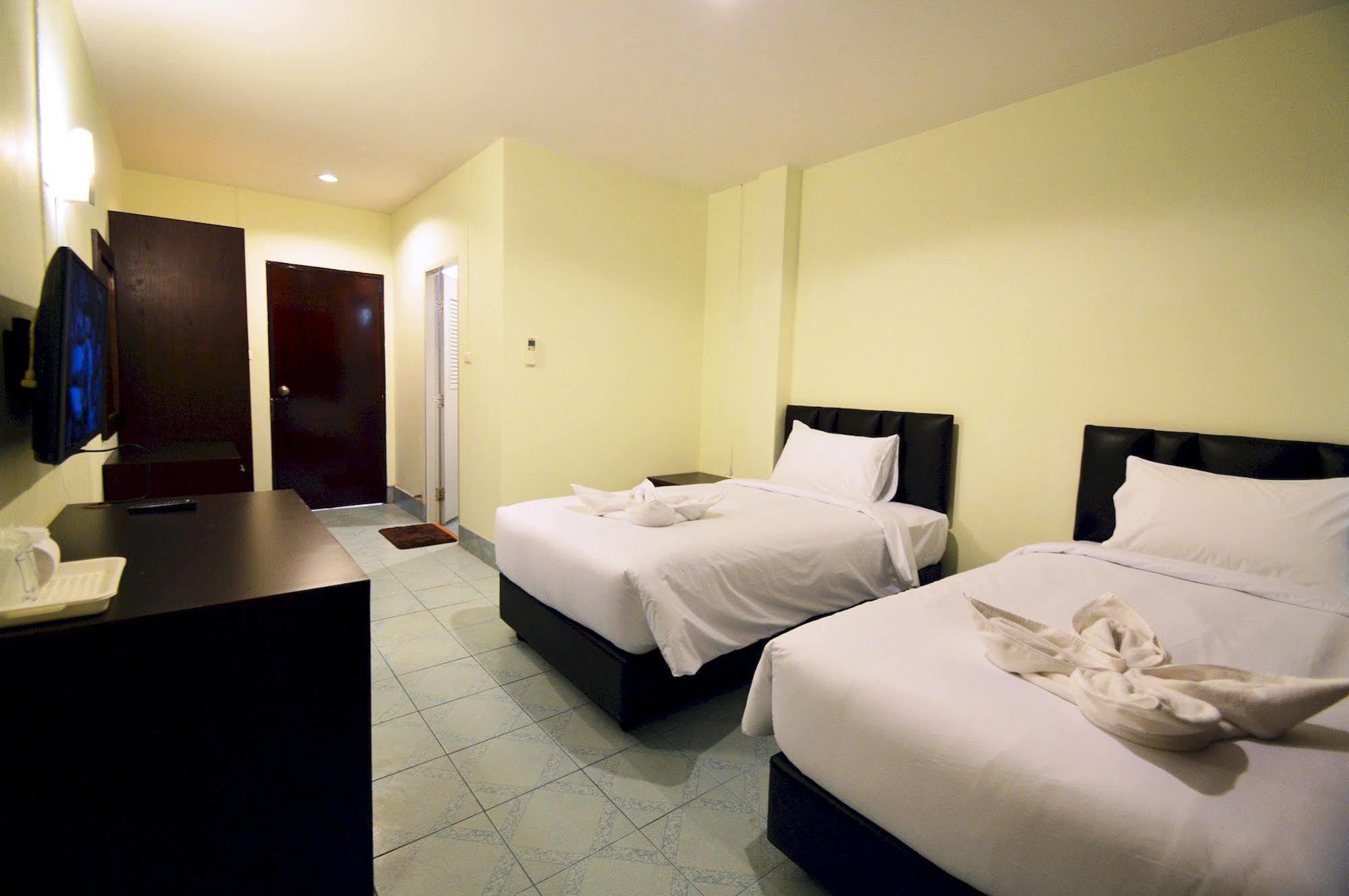 Paripas Express Patong Hotel Екстериор снимка