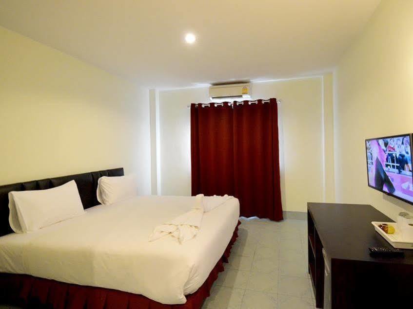Paripas Express Patong Hotel Екстериор снимка