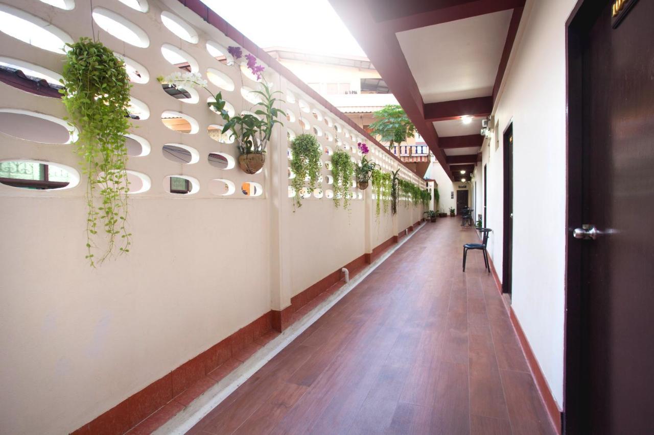 Paripas Express Patong Hotel Екстериор снимка